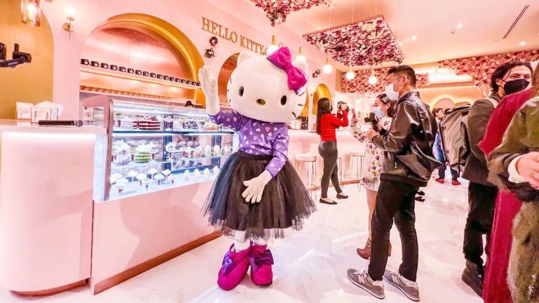 Hello Kitty Café abre su primera cafetería en México