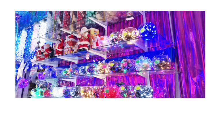 Incrementan 65% venta de decoraciones navideñas: comerciantes