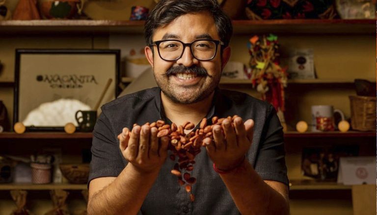 Reconocen en Chicago labor de chocolatero oaxaqueño con galardón “Agente de Cambio Global”